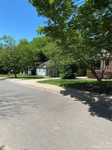 a house view with a outdoor space