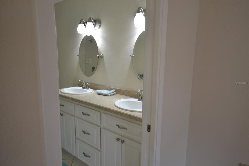 605 Lennox Road West Palm Harbor, FL 34683 - Photo 15 of 37