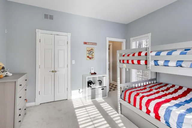 $969,000 | 16 Mulberry Drive, Hawthorn Woods, IL 60047