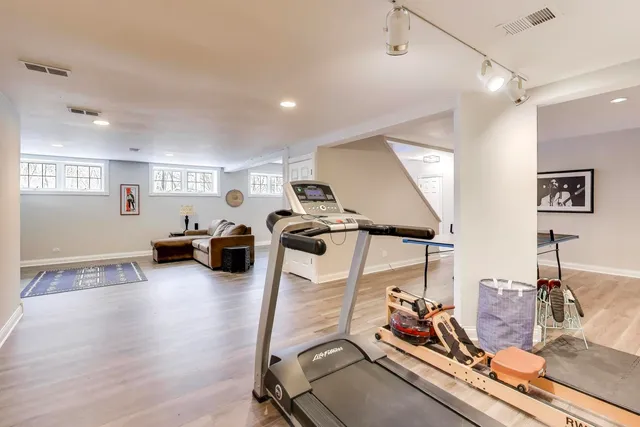 $969,000 | 16 Mulberry Drive, Hawthorn Woods, IL 60047