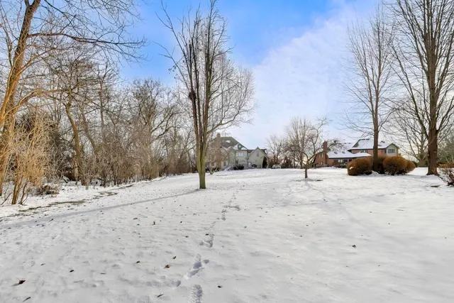 $969,000 | 16 Mulberry Drive, Hawthorn Woods, IL 60047