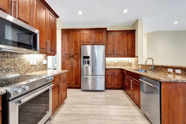 $884,900 | 7937 Emerald Winds Circle, Boynton Beach, FL 33473