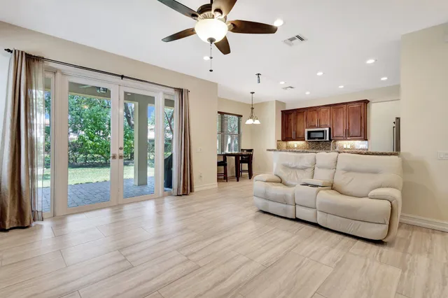 $884,900 | 7937 Emerald Winds Circle, Boynton Beach, FL 33473