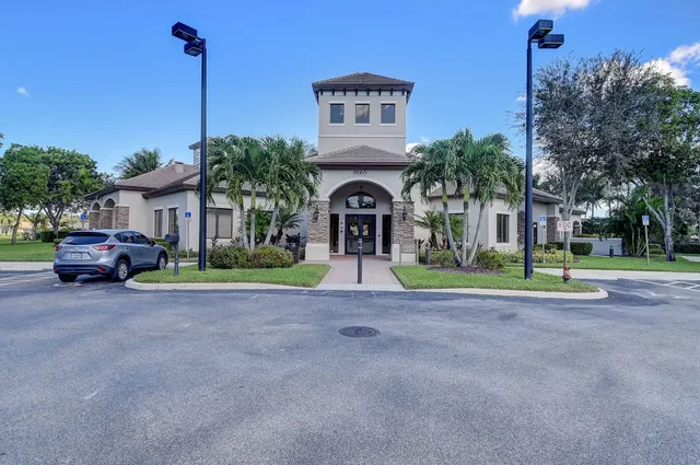 $884,900 | 7937 Emerald Winds Circle, Boynton Beach, FL 33473