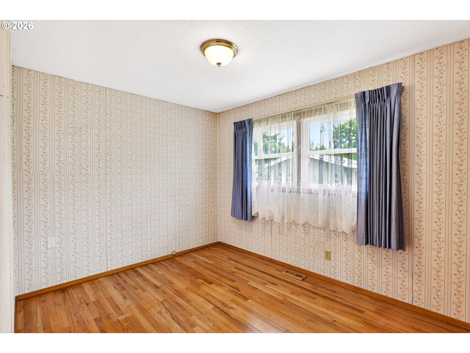 2012 Southeast 185th Avenue Portland, OR 97233 - Photo 15 of 27 Bedroom