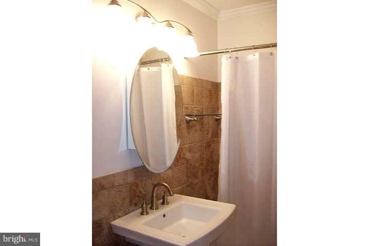 5111 8th Road South, Unit 407 Arlington, VA 22204 - Photo 14 of 15 Bath