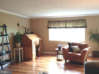 5111 8th Road South, Unit 407 Arlington, VA 22204 - Photo 4 of 15 Living Room