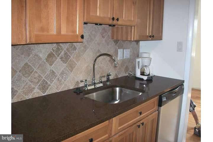 5111 8th Road South, Unit 407 Arlington, VA 22204 - Photo 9 of 15 Kitchen