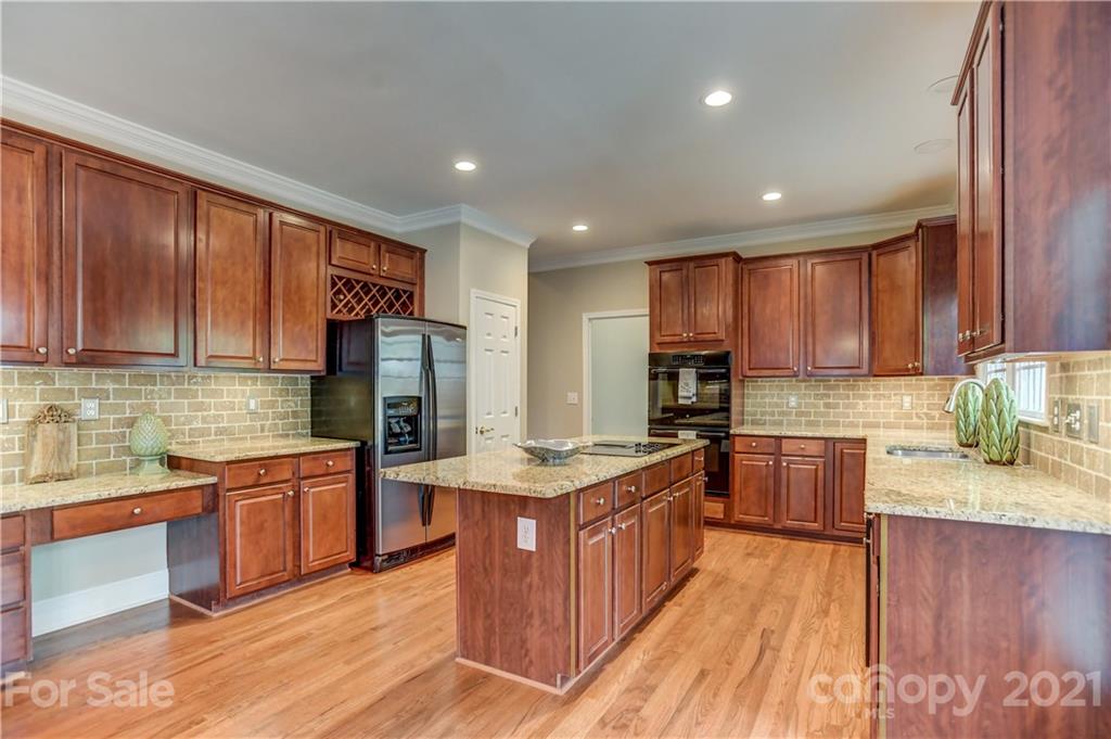 12103 Farnborough Road Huntersville, NC 28078 - Photo 8 of 38 Gallery Image 8