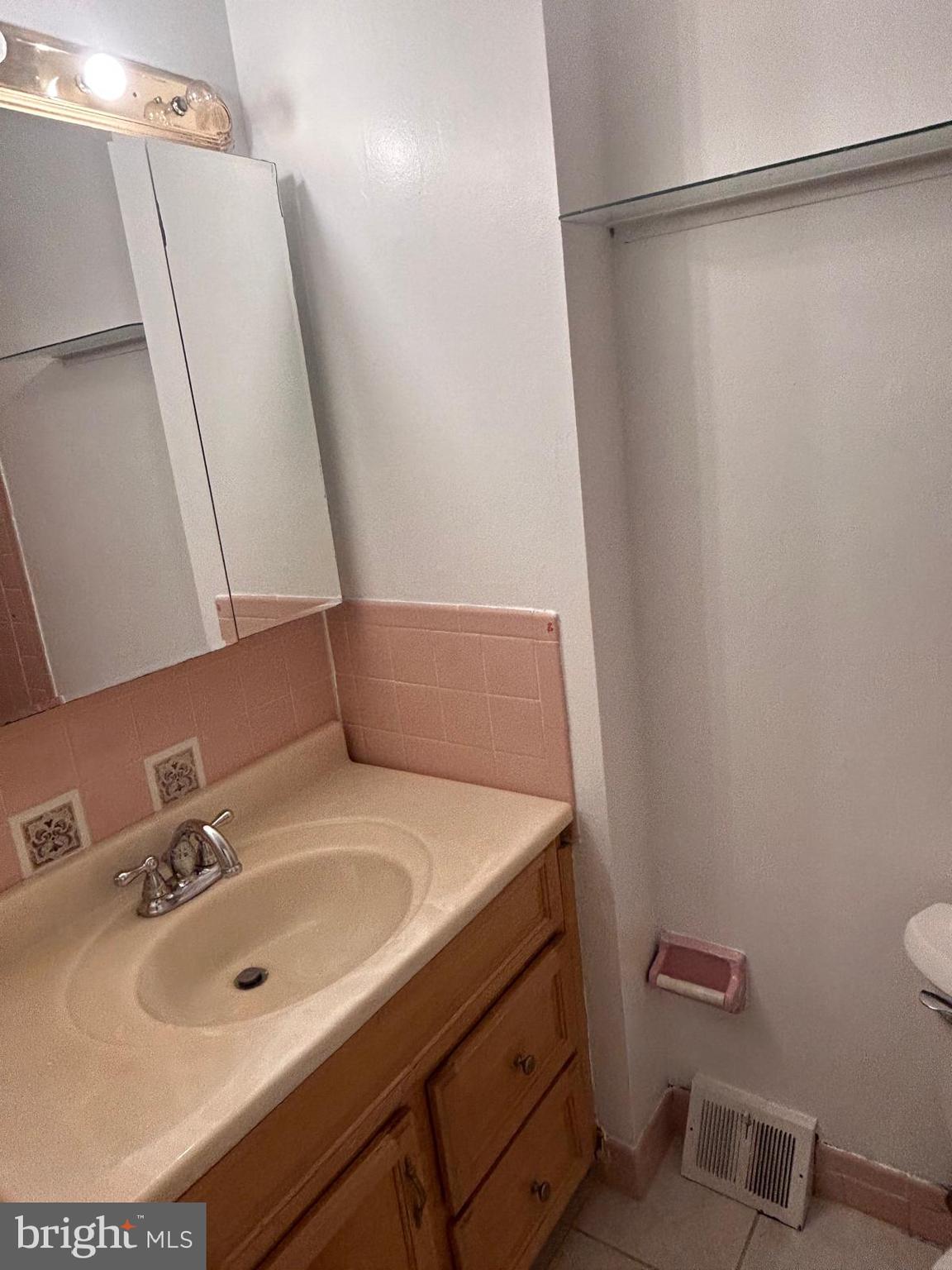 11991 Lockart Road Philadelphia, PA 19116 - Photo 13 of 22 Gallery Image 13
