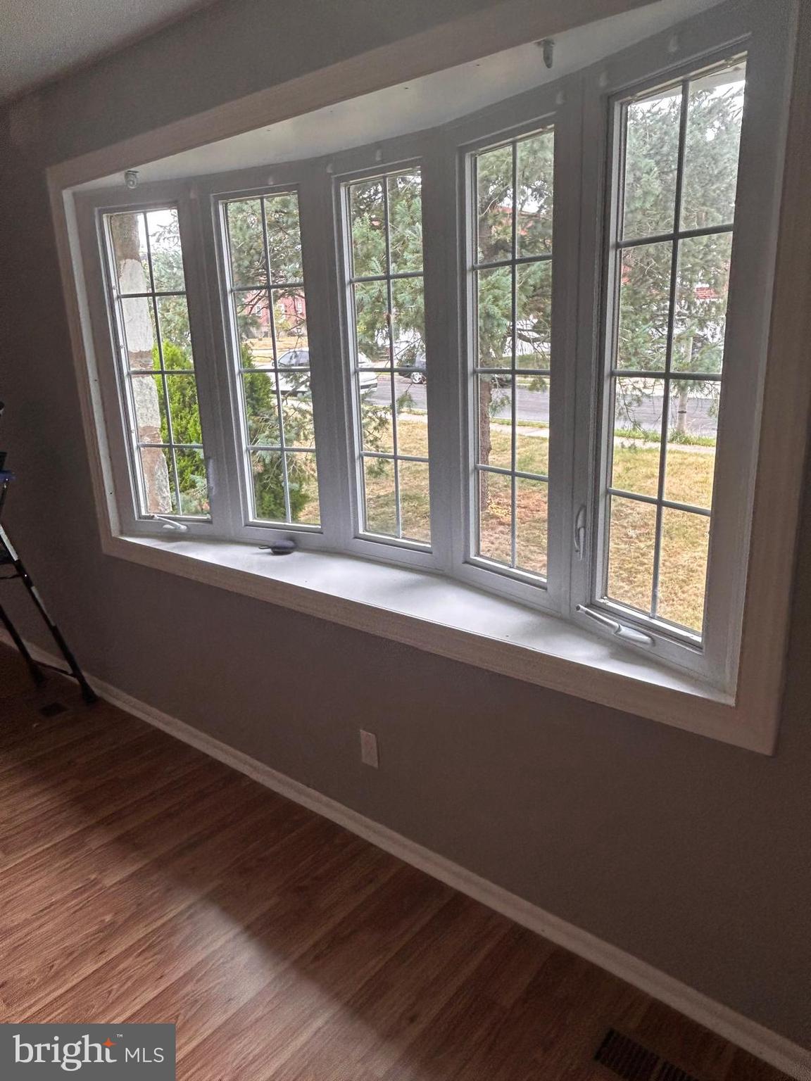 11991 Lockart Road Philadelphia, PA 19116 - Photo 3 of 22 Gallery Image 3
