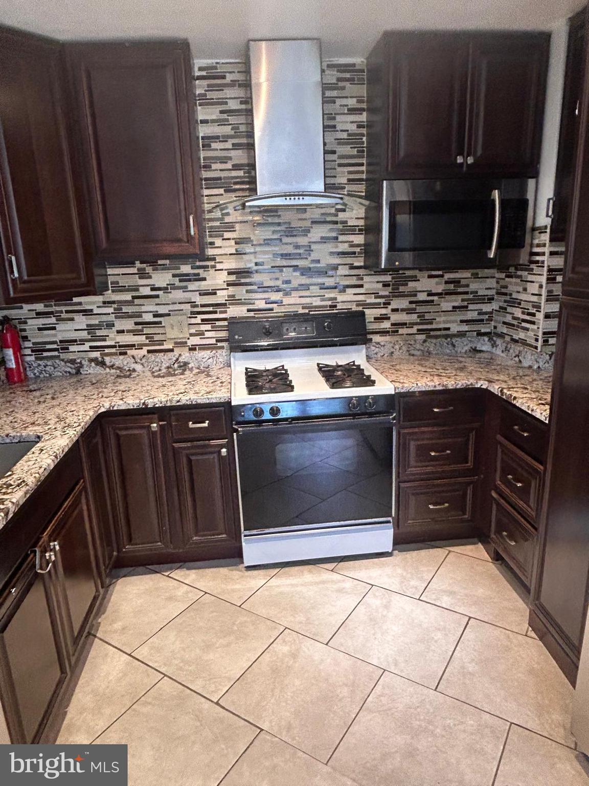 11991 Lockart Road Philadelphia, PA 19116 - Photo 7 of 22 Gallery Image 7