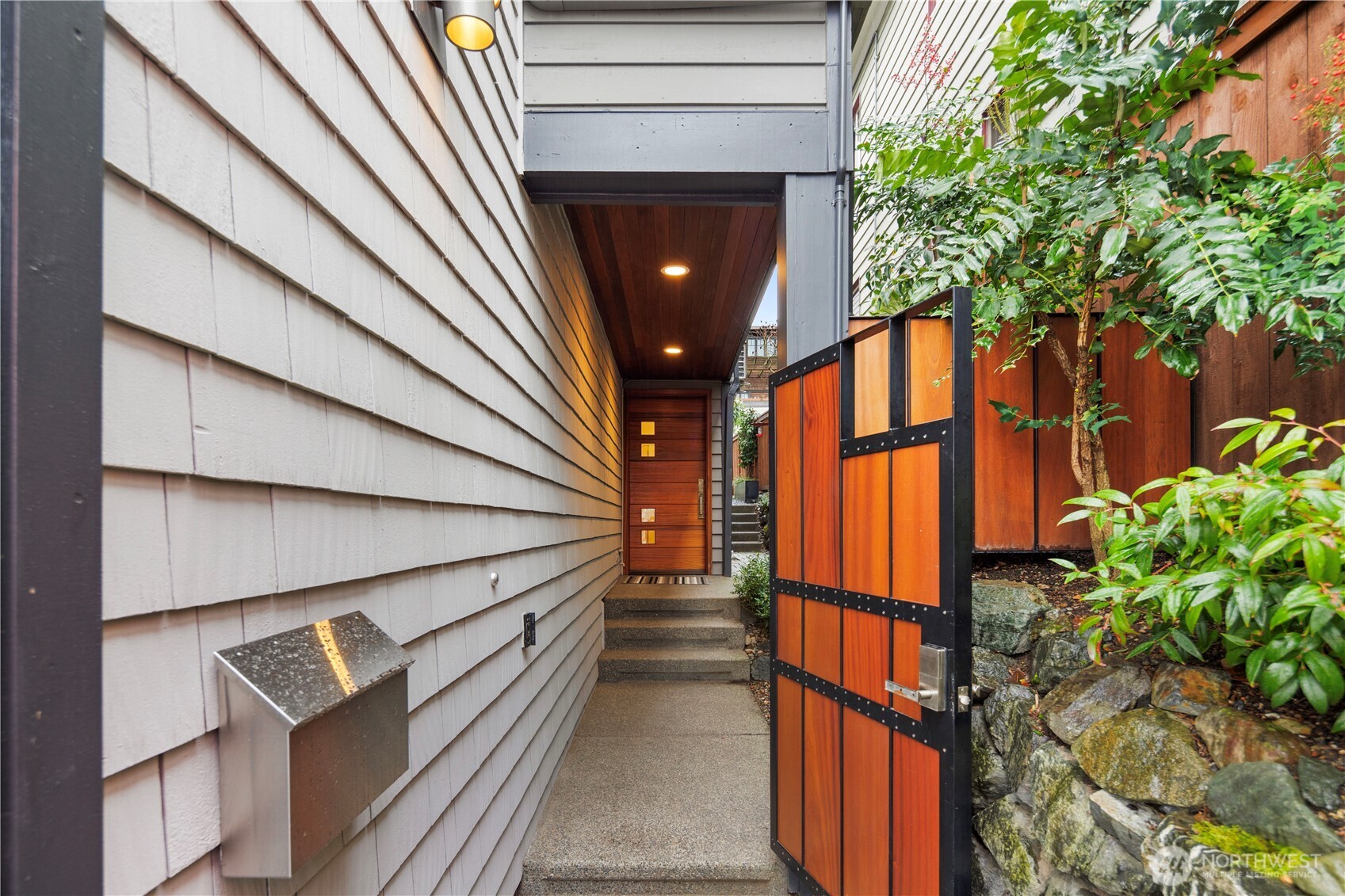 2024 Broadway East Seattle, WA 98102 - Photo 5 of 40