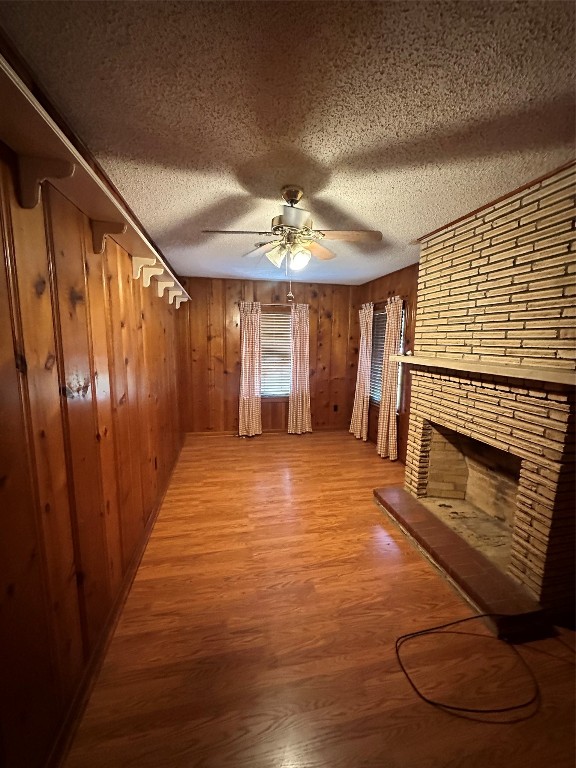 2221 South Front Street Angleton, TX 77515 - Photo 11 of 26 a view of an empty room with a fireplace