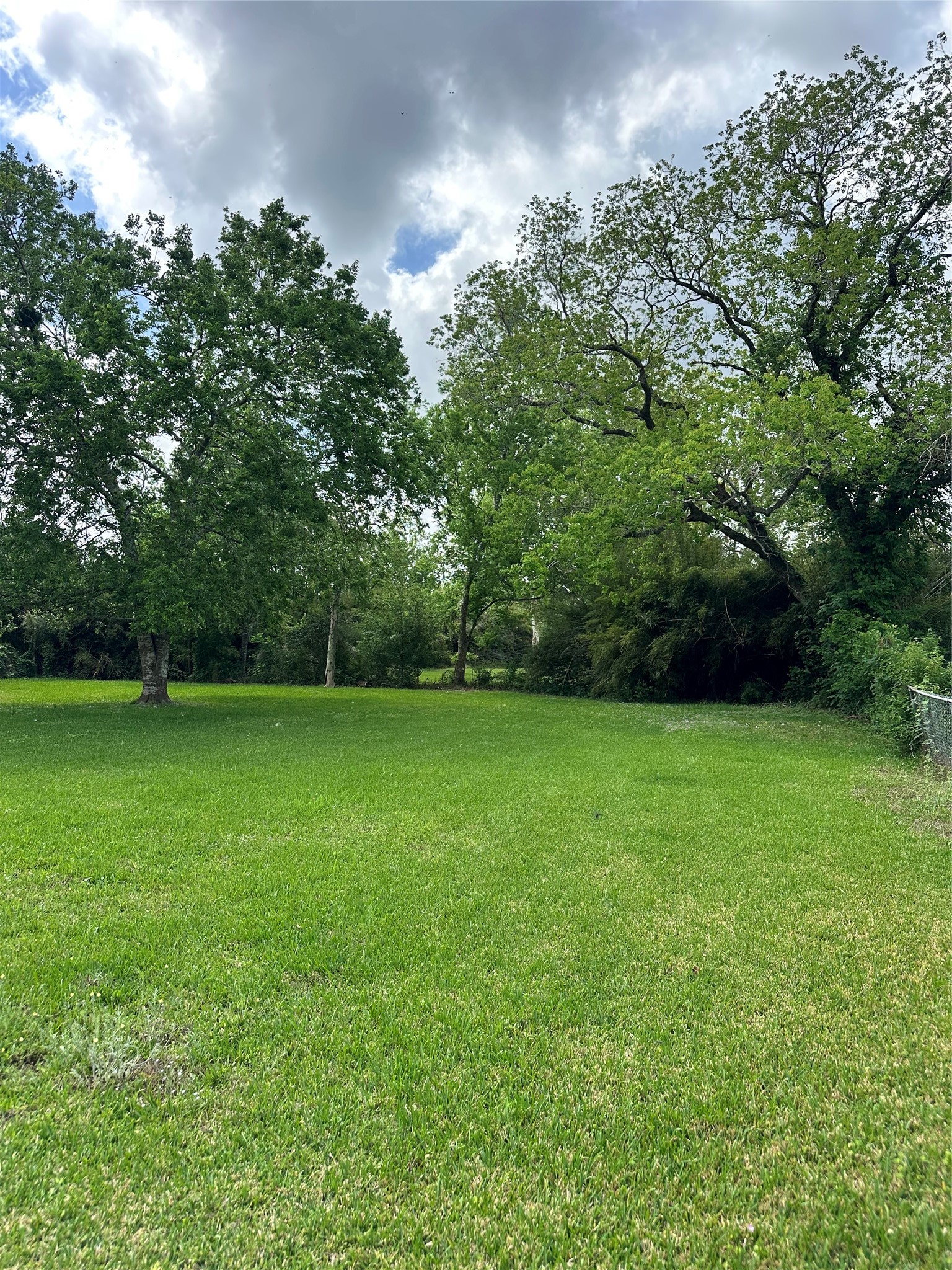 2221 South Front Street Angleton, TX 77515 - Photo 18 of 26