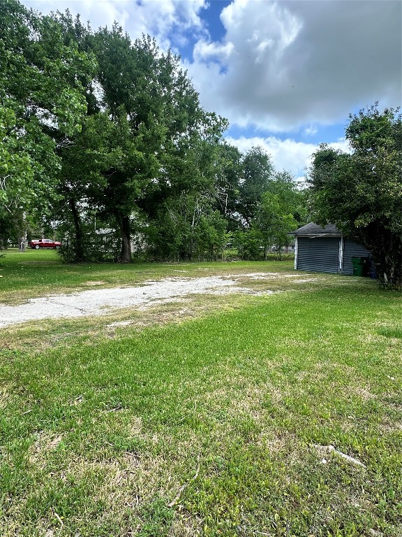 2221 South Front Street Angleton, TX 77515 - Photo 24 of 26 a view of a backyard