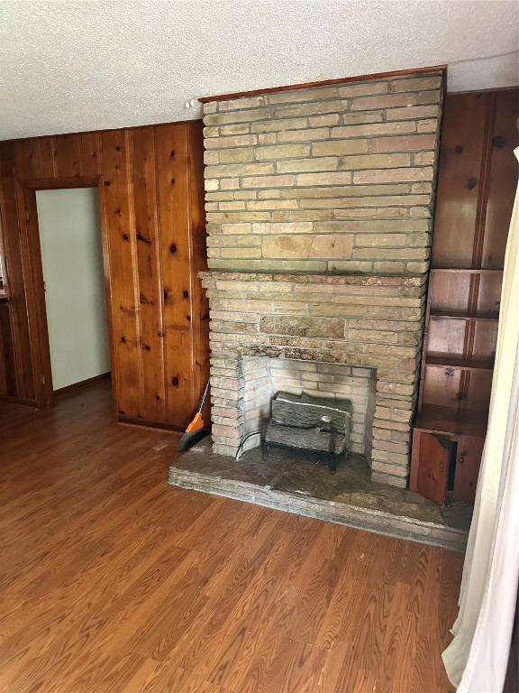 2221 South Front Street Angleton, TX 77515 - Photo 3 of 26 a view of empty room with wooden floor