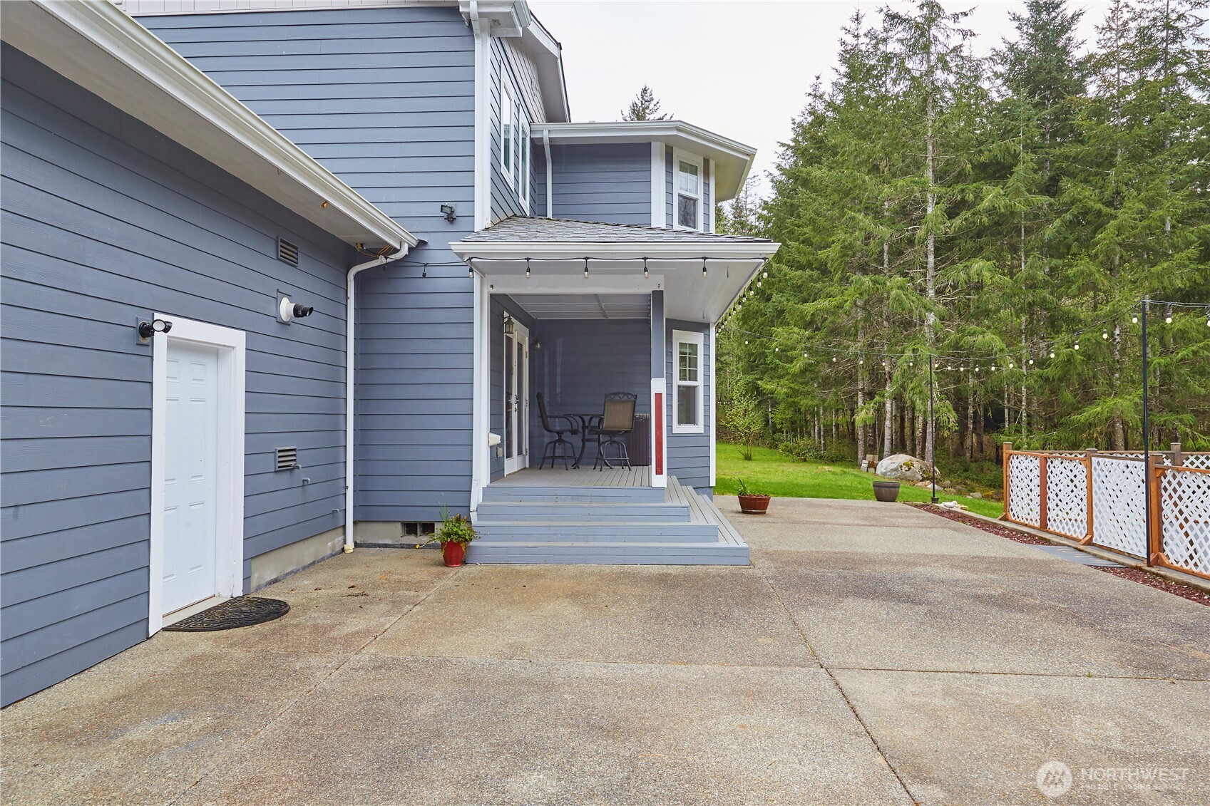 4909 Southwest Old Clifton Road Port Orchard, WA 98367 - Photo 3 of 40