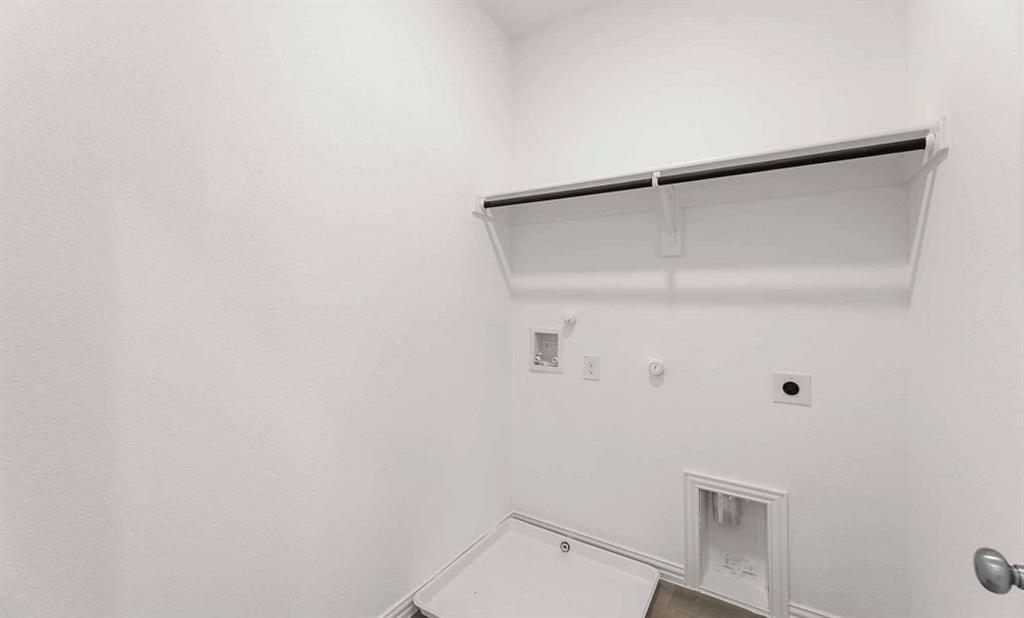 633 Blue Rdg Drive Mansfield, TX 76063 - Photo 14 of 17 a bathroom with a shower