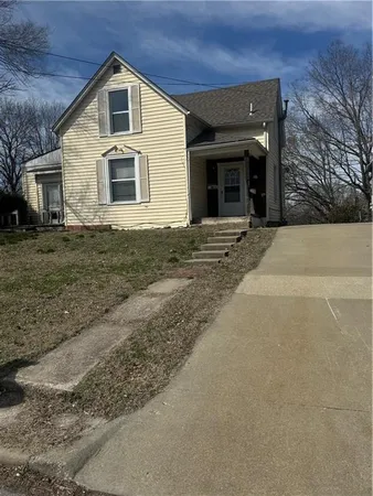 $80,000 | 946 Sherman Avenue, Leavenworth, KS 66048