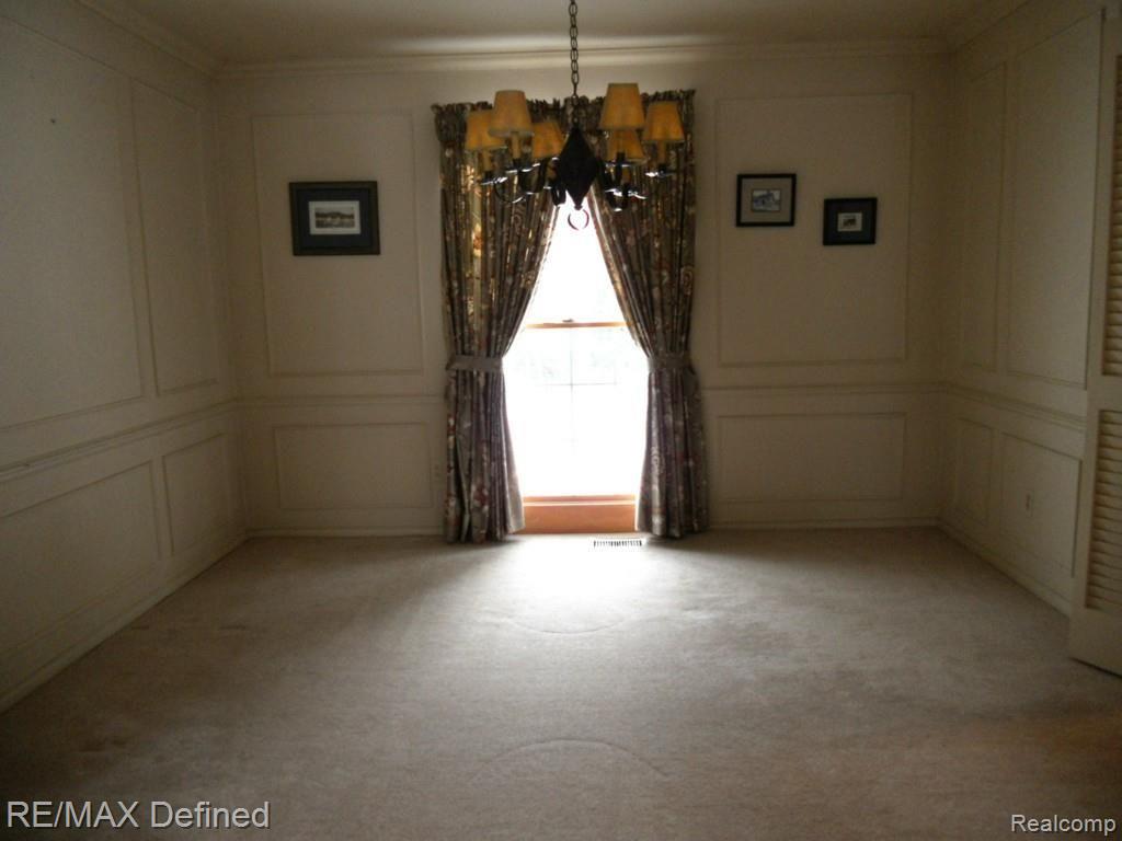 901 Hemlock Drive Rochester, MI 48307 - Photo 9 of 27 Large formal dining room