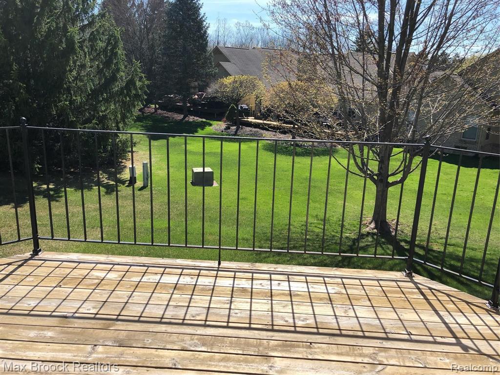 6455 Noble Road West Bloomfield, MI 48322 - Photo 41 of 44