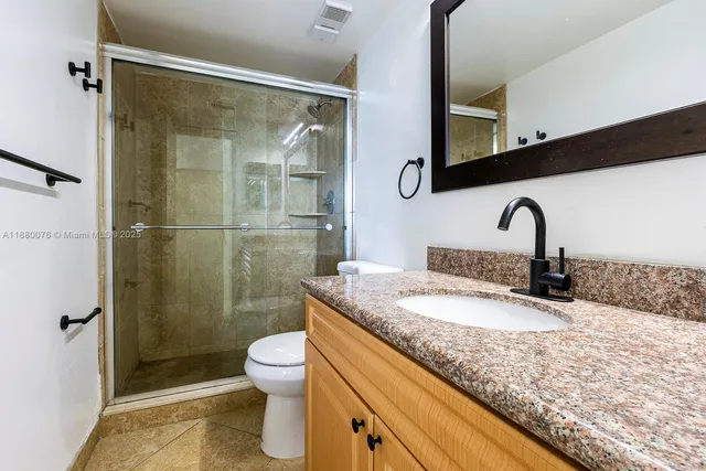 $1,900 | 109 Lake Emerald Drive, Unit 209, Oakland Park, FL 33309