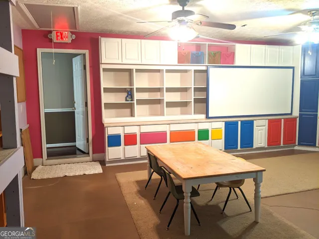 a view of livingroom with furniture