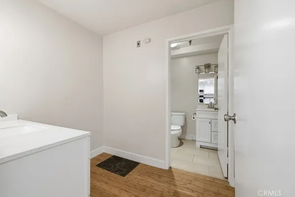 $569,000 | 5143 Bakman Avenue, Unit 104, North Hollywood, CA 91601