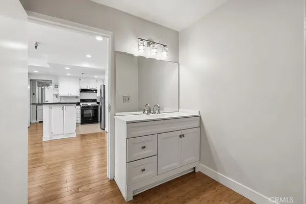 $569,000 | 5143 Bakman Avenue, Unit 104, North Hollywood, CA 91601