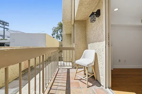 $569,000 | 5143 Bakman Avenue, Unit 104, North Hollywood, CA 91601