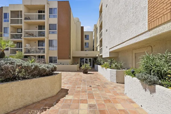 $569,000 | 5143 Bakman Avenue, Unit 104, North Hollywood, CA 91601