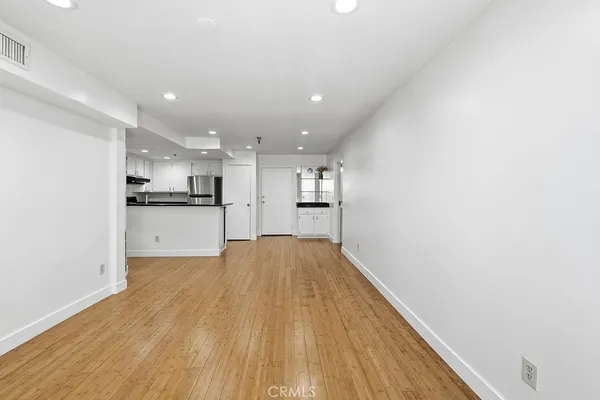 $569,000 | 5143 Bakman Avenue, Unit 104, North Hollywood, CA 91601