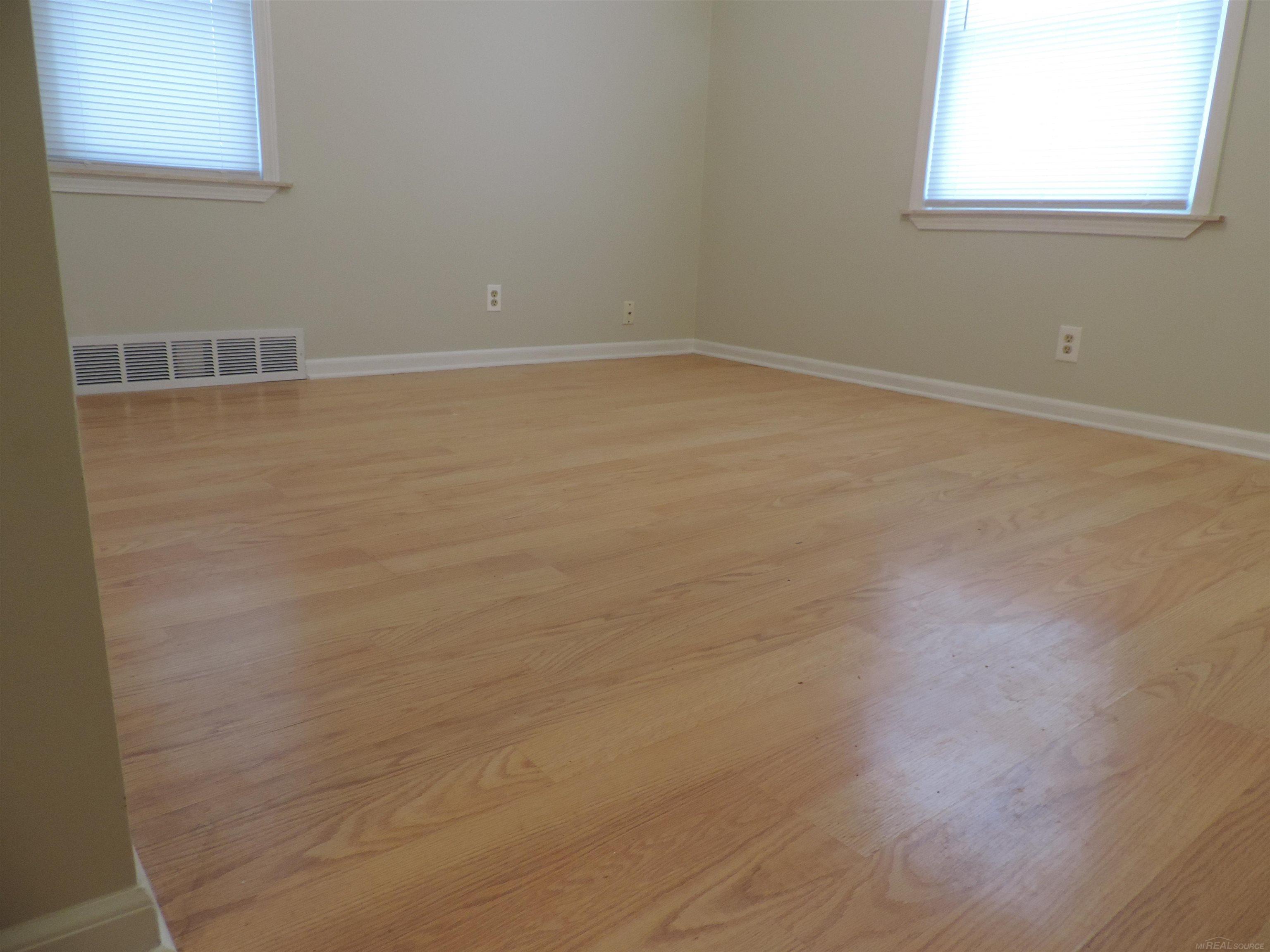 11036 Stephens Warren, MI 48089 - Photo 5 of 22