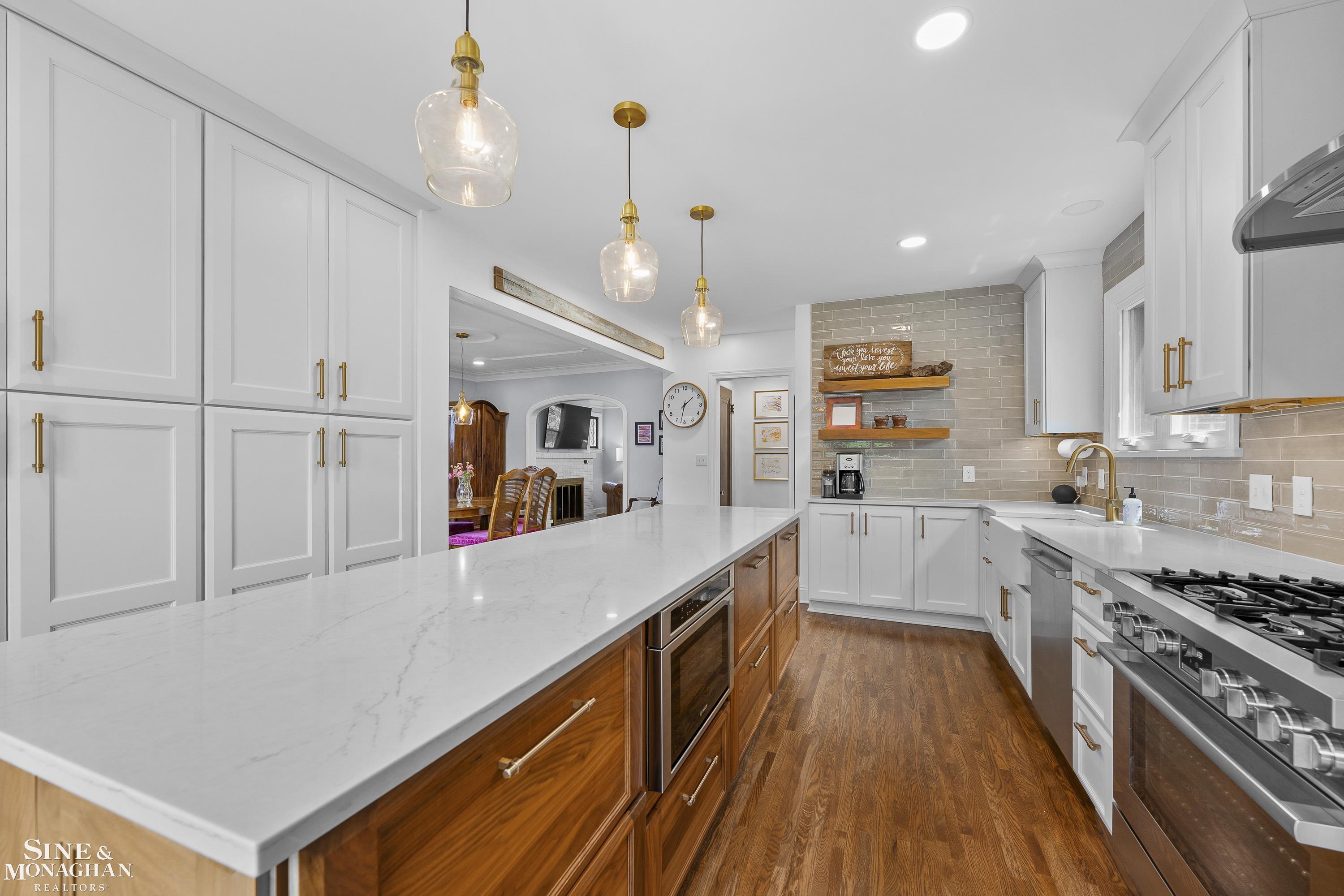 1231 Grayton Street Grosse Pointe, MI 48230 - Photo 9 of 53 50209299-6767947d-bcc1-4cf2-b6a4-eac6df2c66aa.JPG
