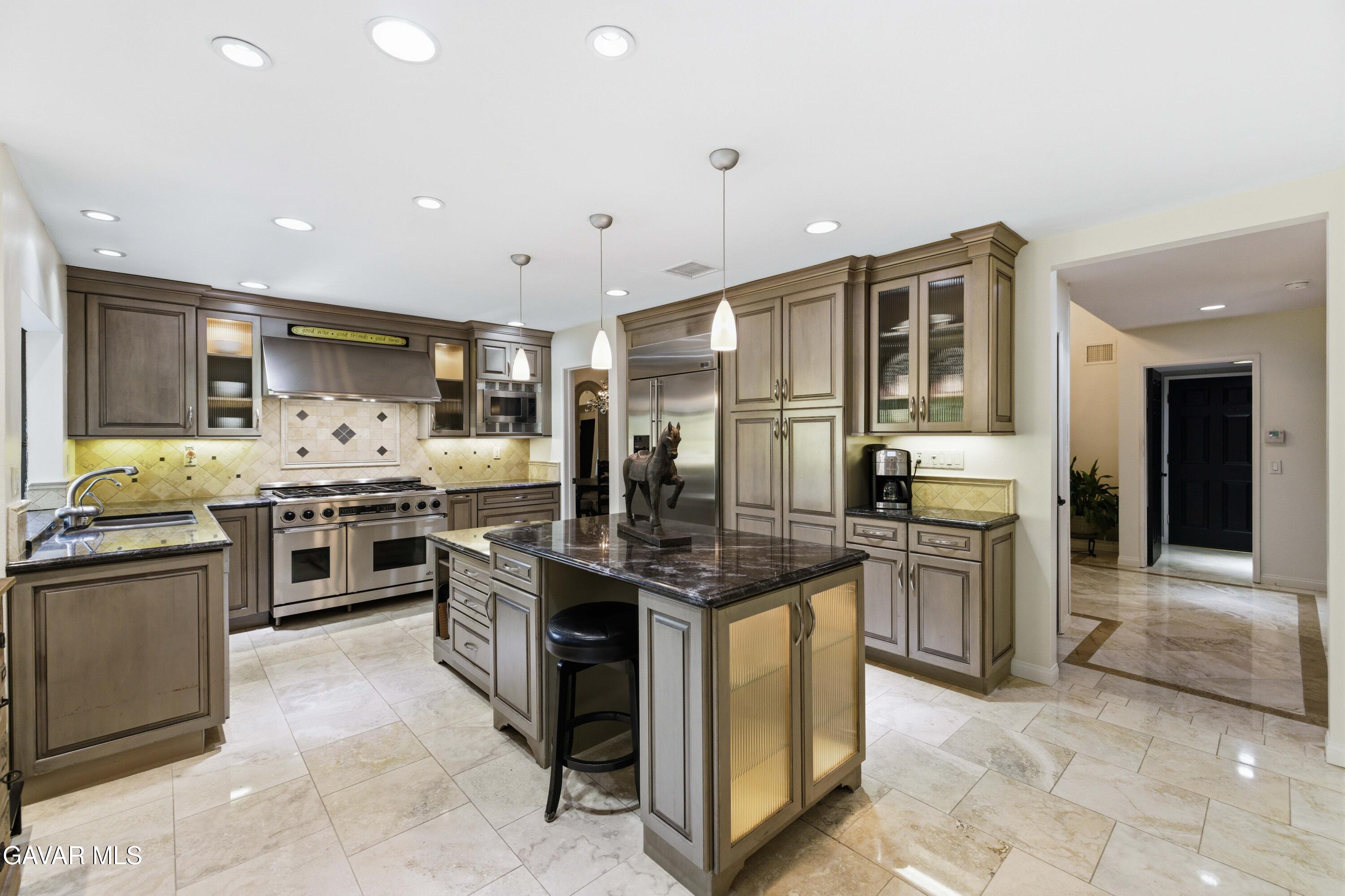 22029 Rodeffer Place Santa Clarita, CA 91350 - Photo 17 of 53 22029 Rodeffer Pl-14