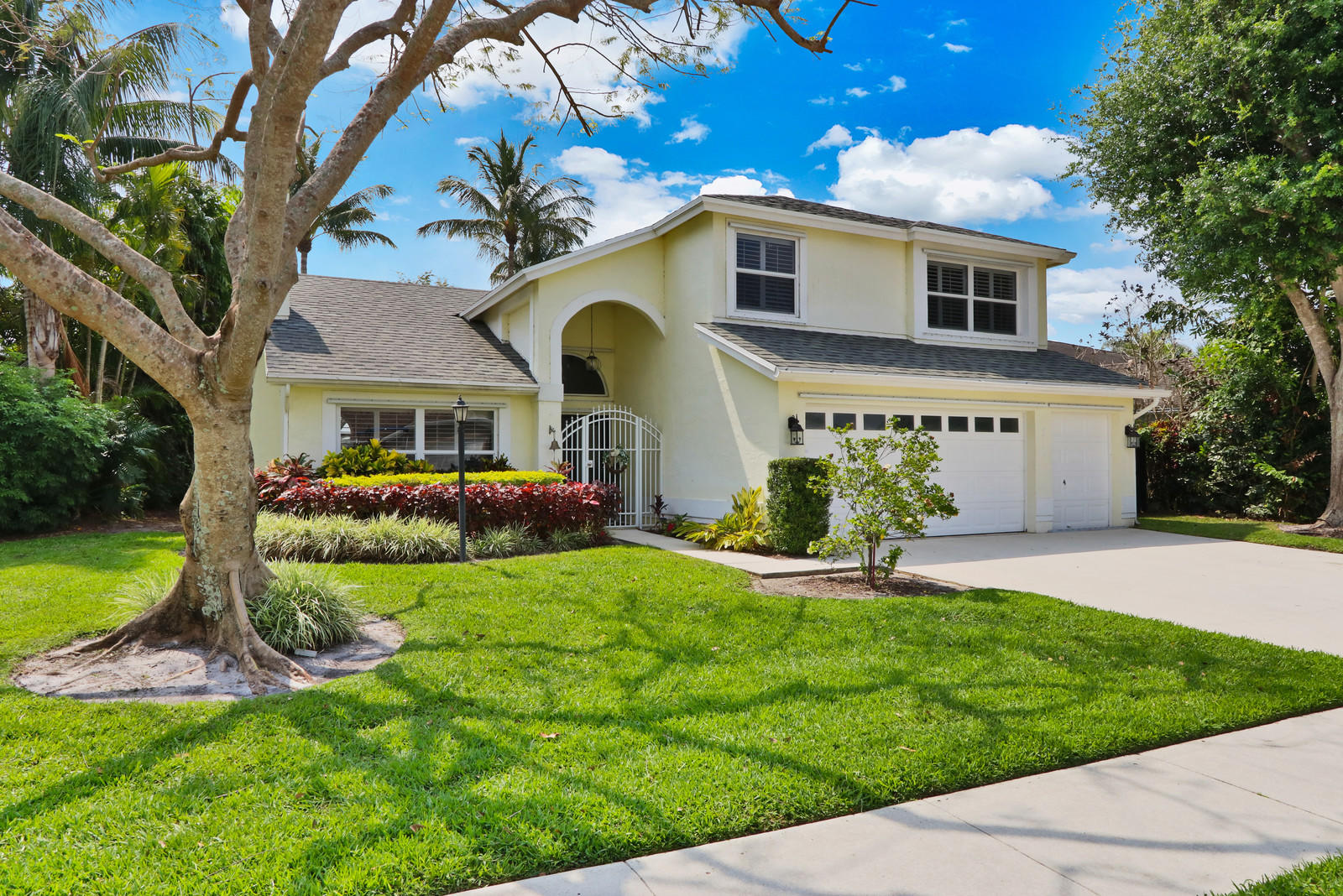 1310 Crown Point Wellington, FL 33414 - Photo 1 of 10 Crown Point Front
