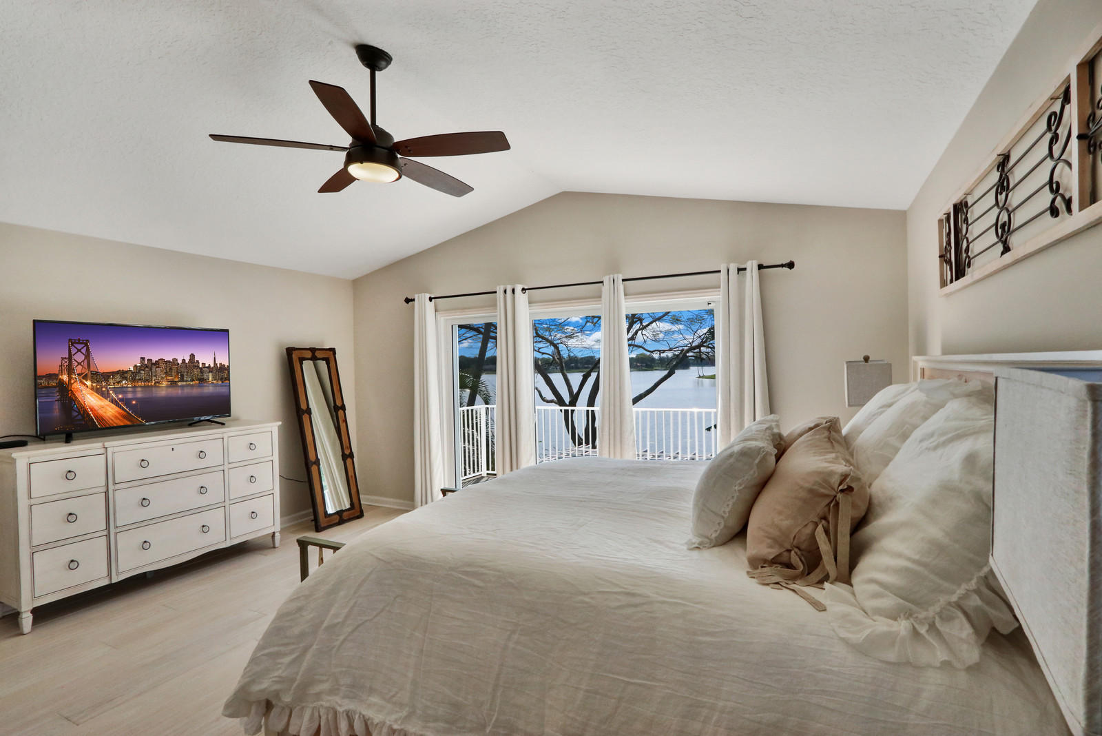 1310 Crown Point Wellington, FL 33414 - Photo 3 of 10 26_Image_18_mls