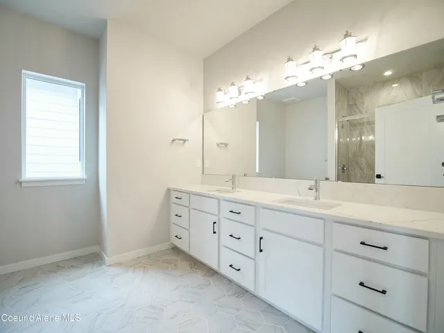 $685,000 | 953 East RR Avenue, Post Falls, ID 83854