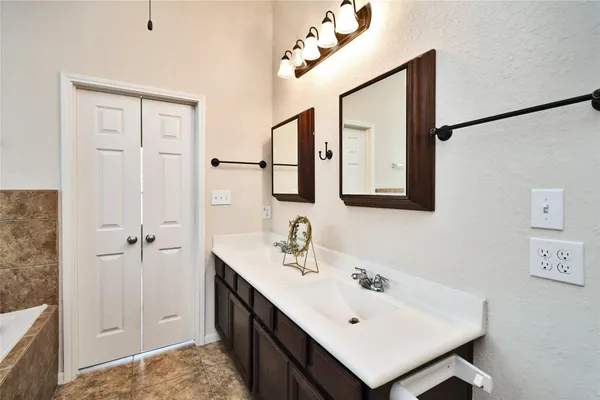 $2,300 | 20210 Stonebridge Terrace Drive, Richmond, TX 77407