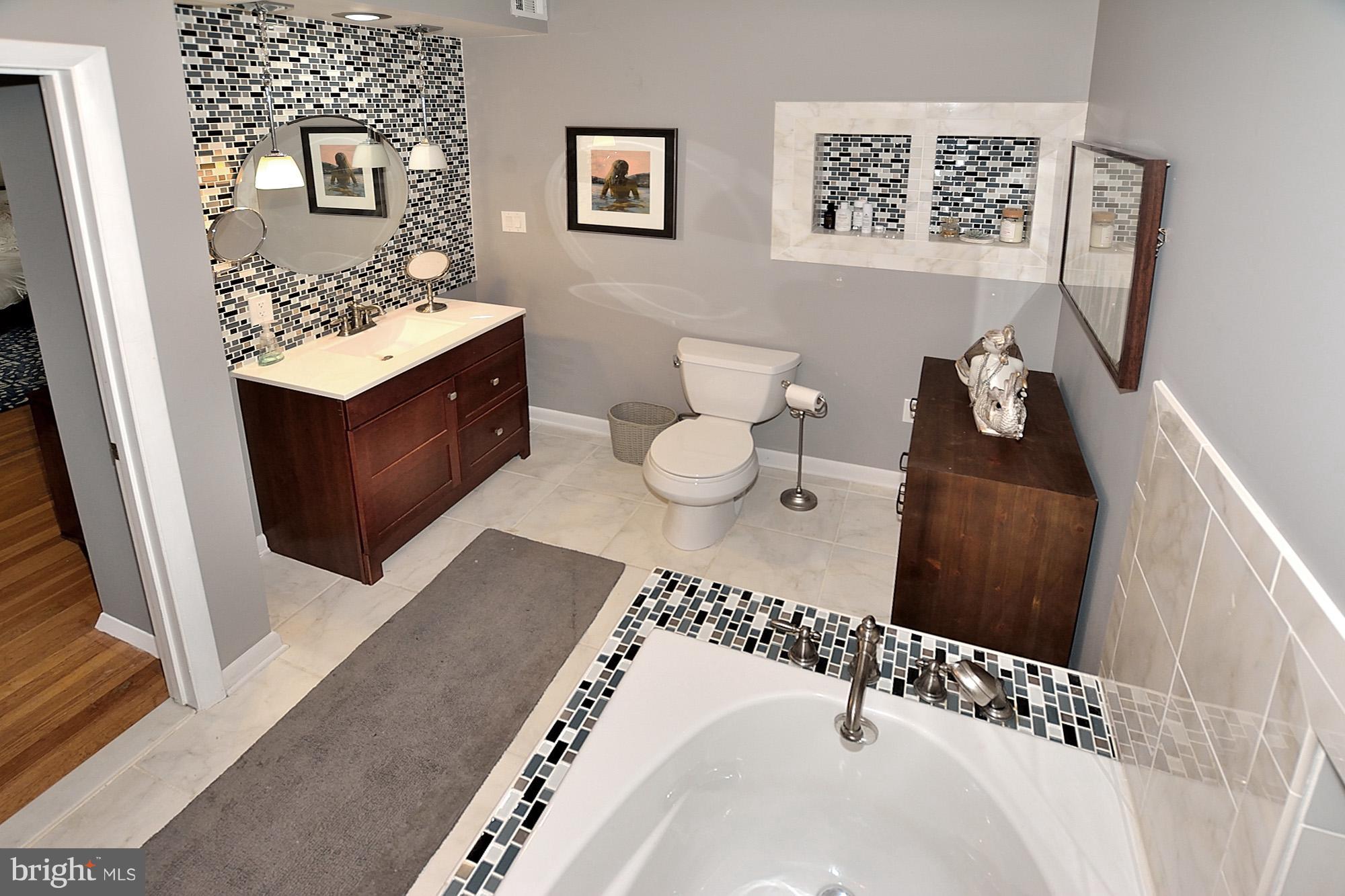11518 Links Drive Reston, VA 20190 - Photo 22 of 30 Bath (Master)
