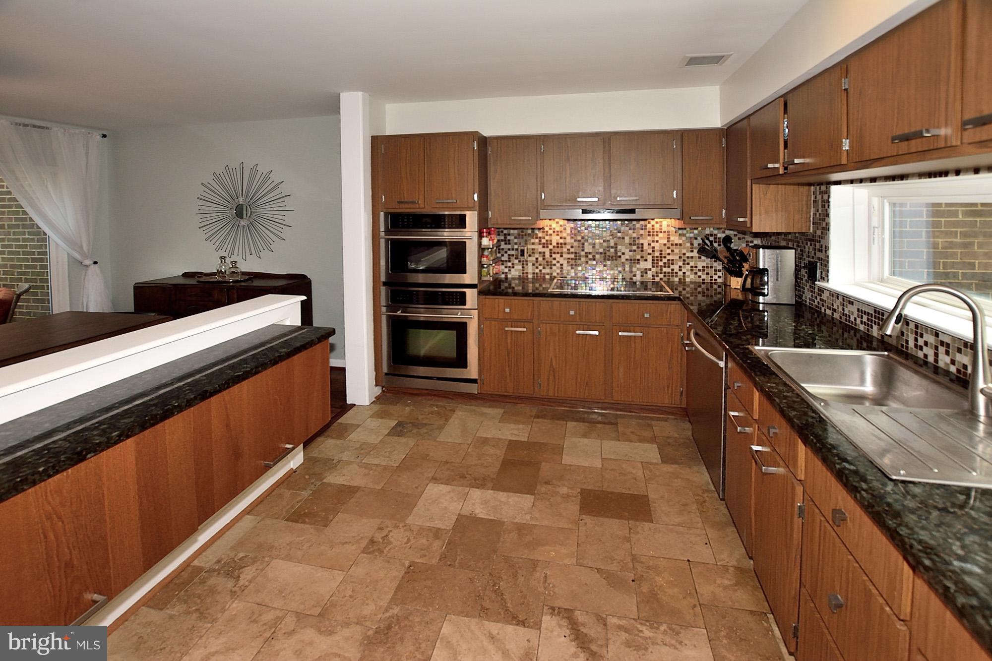 11518 Links Drive Reston, VA 20190 - Photo 9 of 30 Kitchen