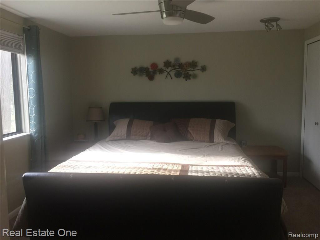 2390 Keith Road West Bloomfield, MI 48324 - Photo 10 of 19 MASTER BEDROOM