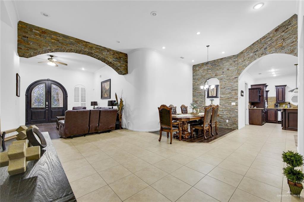 2405 West Rhin Drive Edinburg, TX 78539 - Photo 13 of 26 a living room with furniture