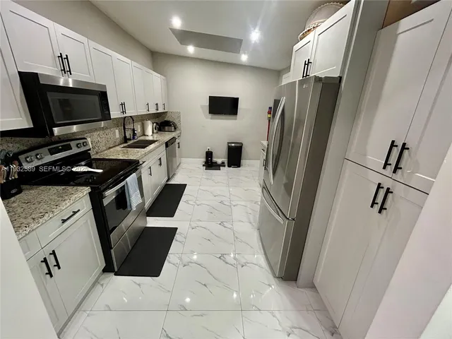 $4,200 | 13560 Northwest 2nd Avenue, Unit 13560, North Miami, FL 33168