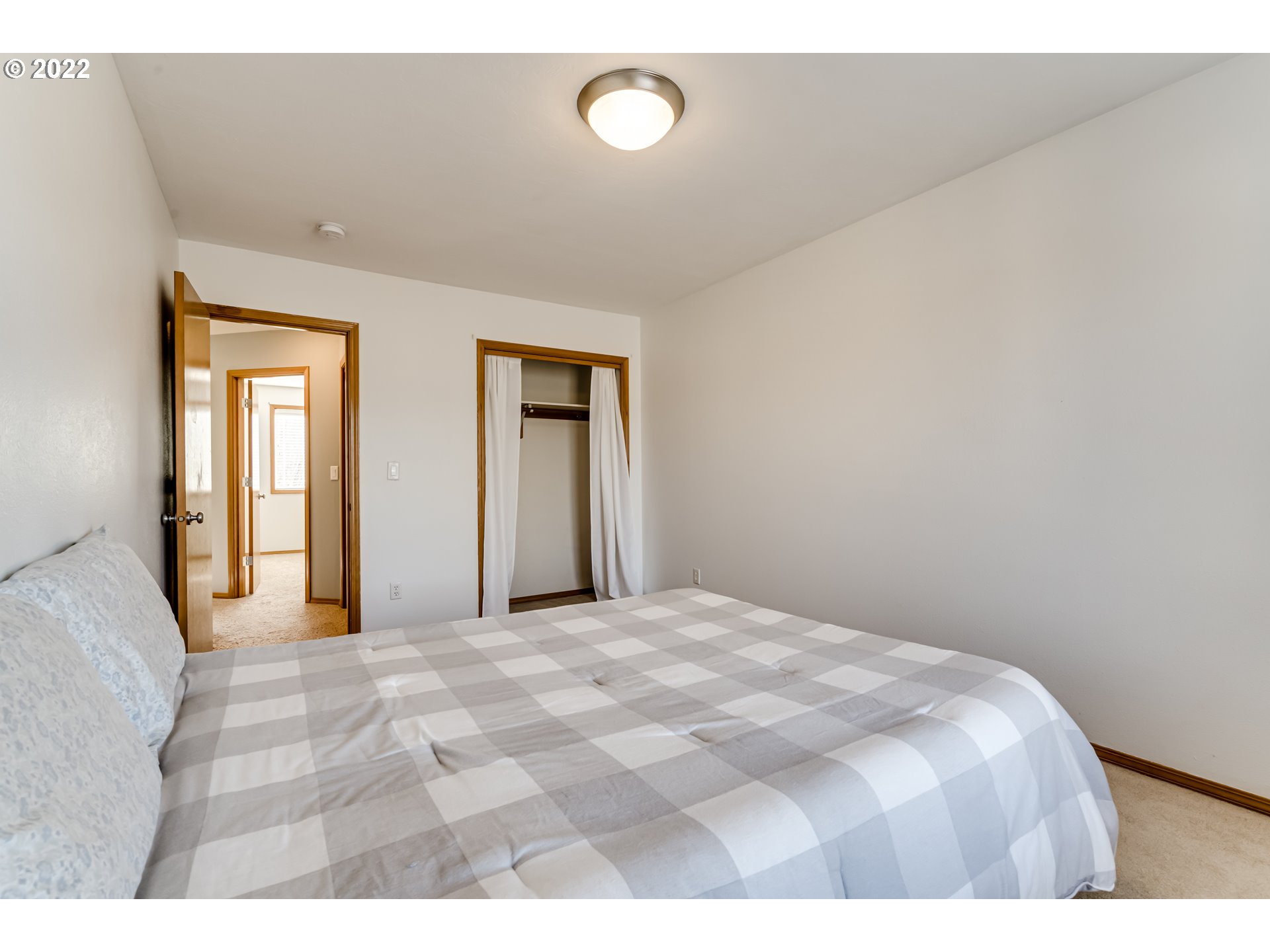 3370 Falcon Drive Springfield, OR 97477 - Photo 23 of 29 a view of empty room with window