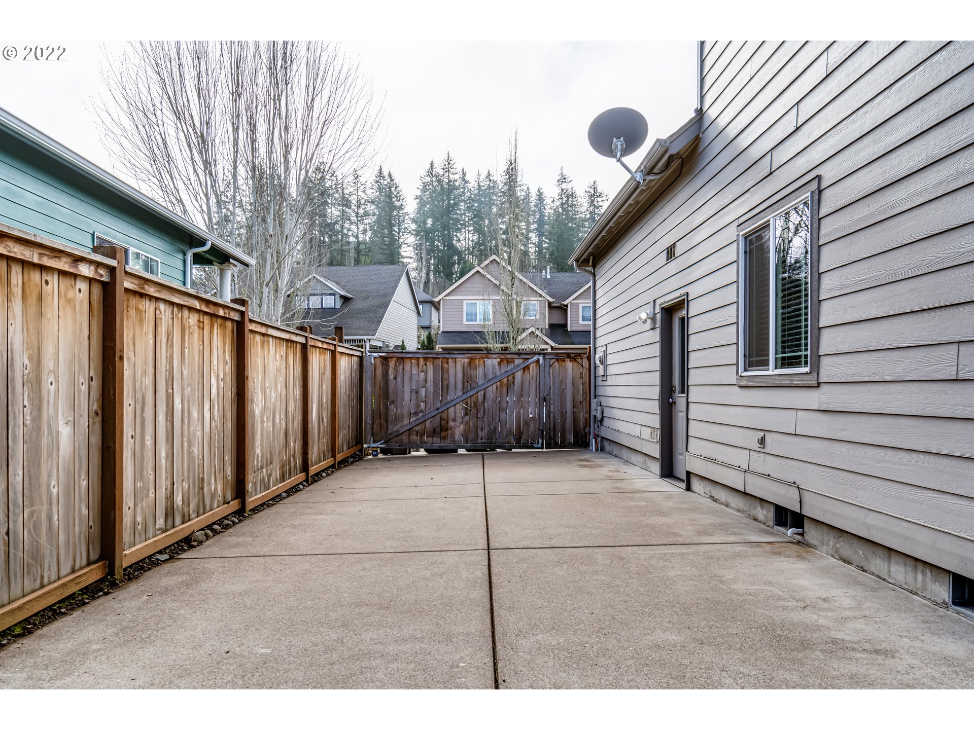 3370 Falcon Drive Springfield, OR 97477 - Photo 27 of 29 a view of a back yard of the house