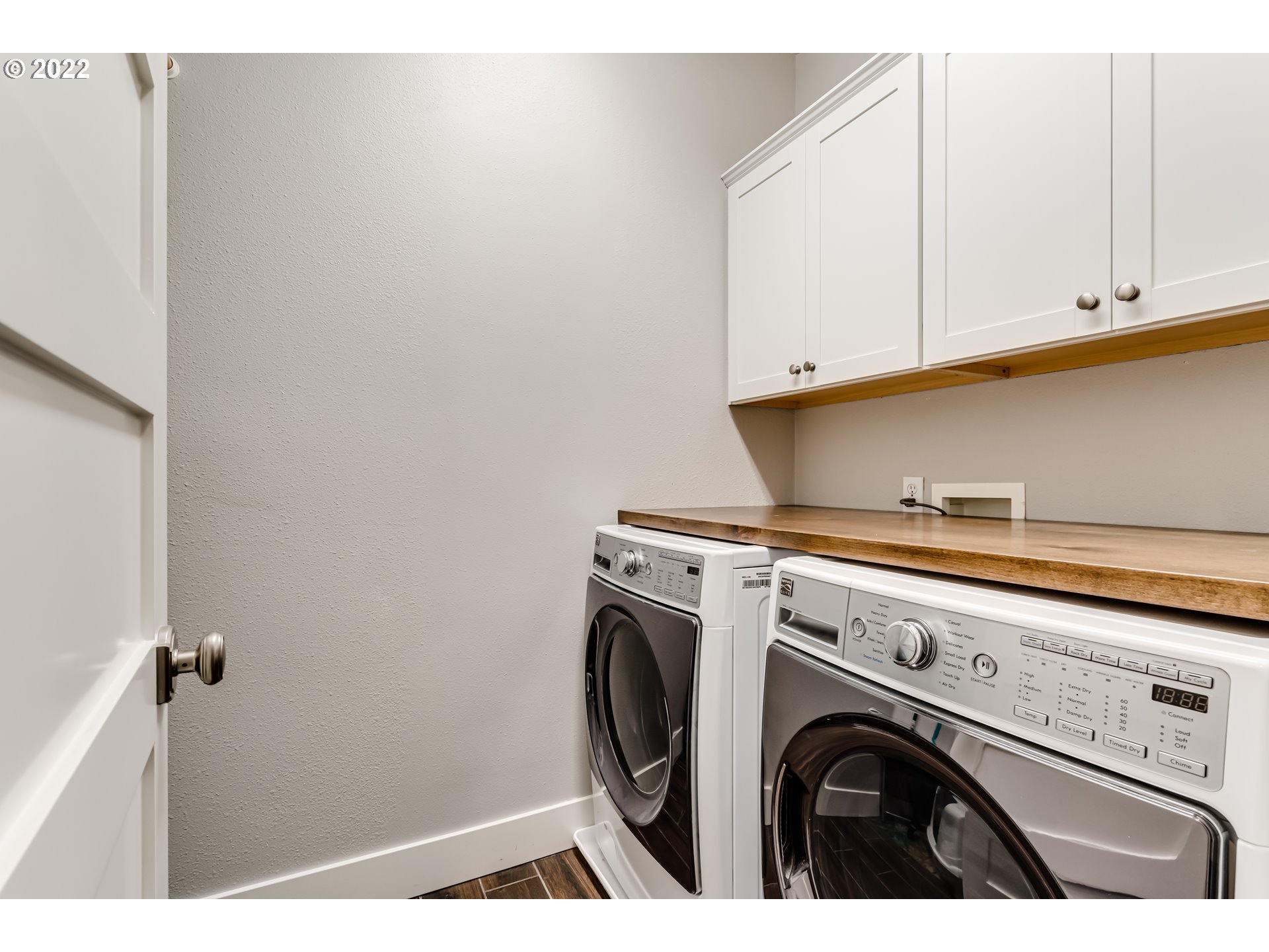 3370 Falcon Drive Springfield, OR 97477 - Photo 9 of 29 a view of washer and dryer