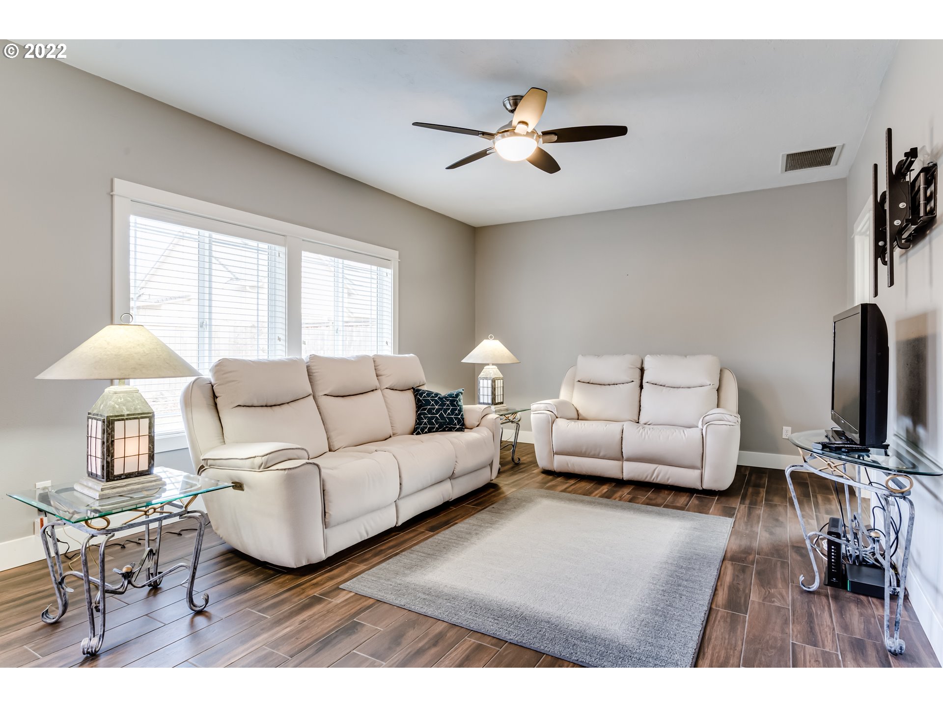 3370 Falcon Drive Springfield, OR 97477 - Photo 10 of 29 a living room with furniture and a flat screen tv