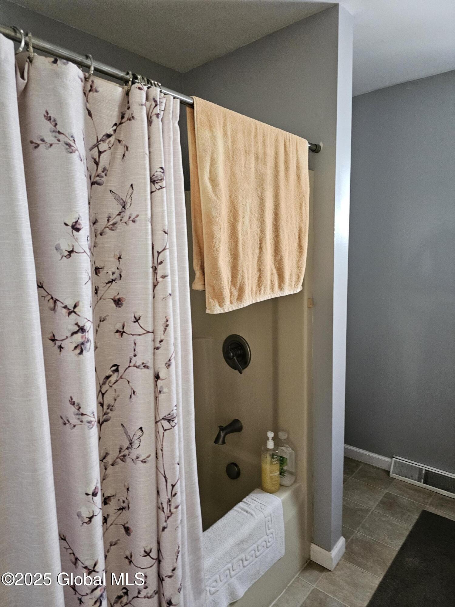 1824 Devendorf Road Schenectady, NY 12303 - Photo 12 of 20 20250507_152051 (1)